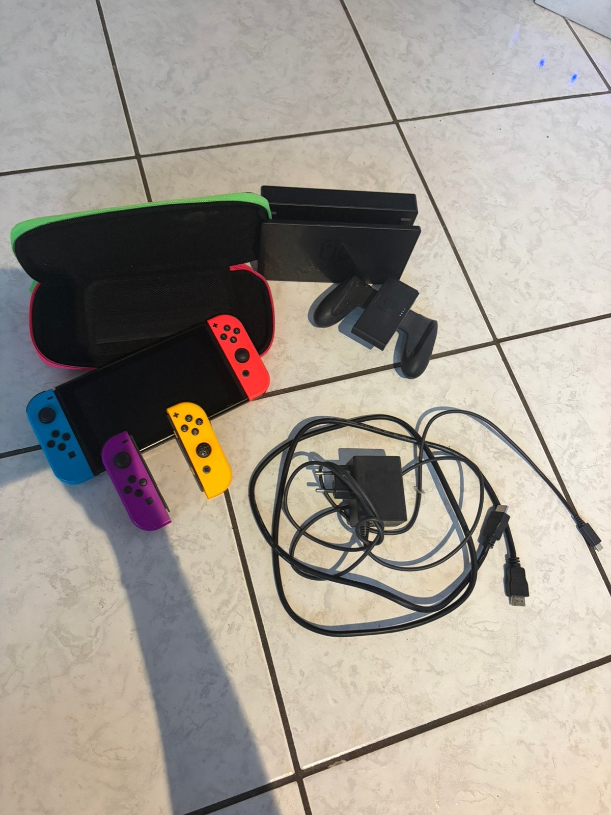 nintendo switch 1 en excellent etat, Enlèvement ou Envoi, Comme neuf, Avec 3 manettes ou plus, Switch Original