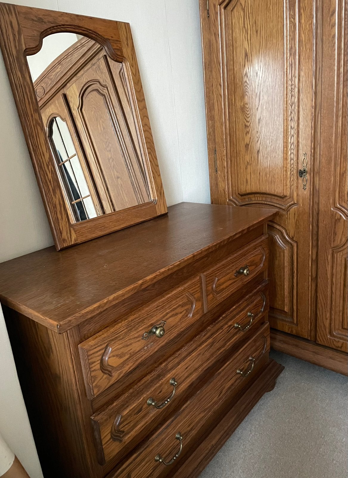 Ensembe armoire rangement avec miroir et deux chevets, Enlèvement