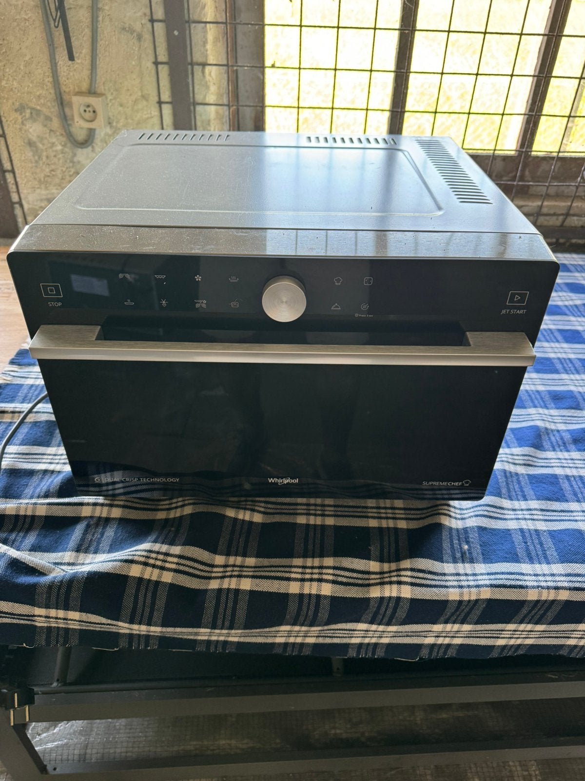 whirlpool dual crisp technology supreme chef in goede staat!, Elektronische apparatuur, Microgolfovens, Ophalen, Zo goed als nieuw