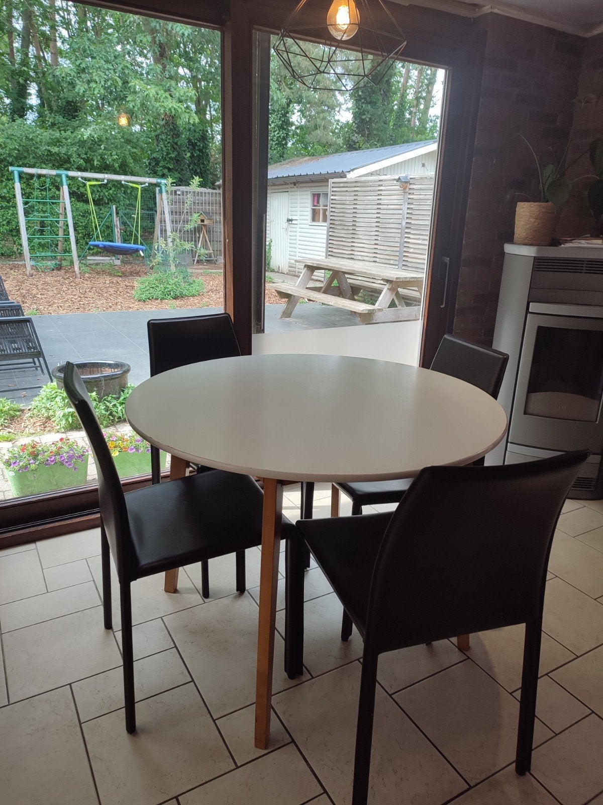 Table de salle à manger ronde JYSK, Enlèvement