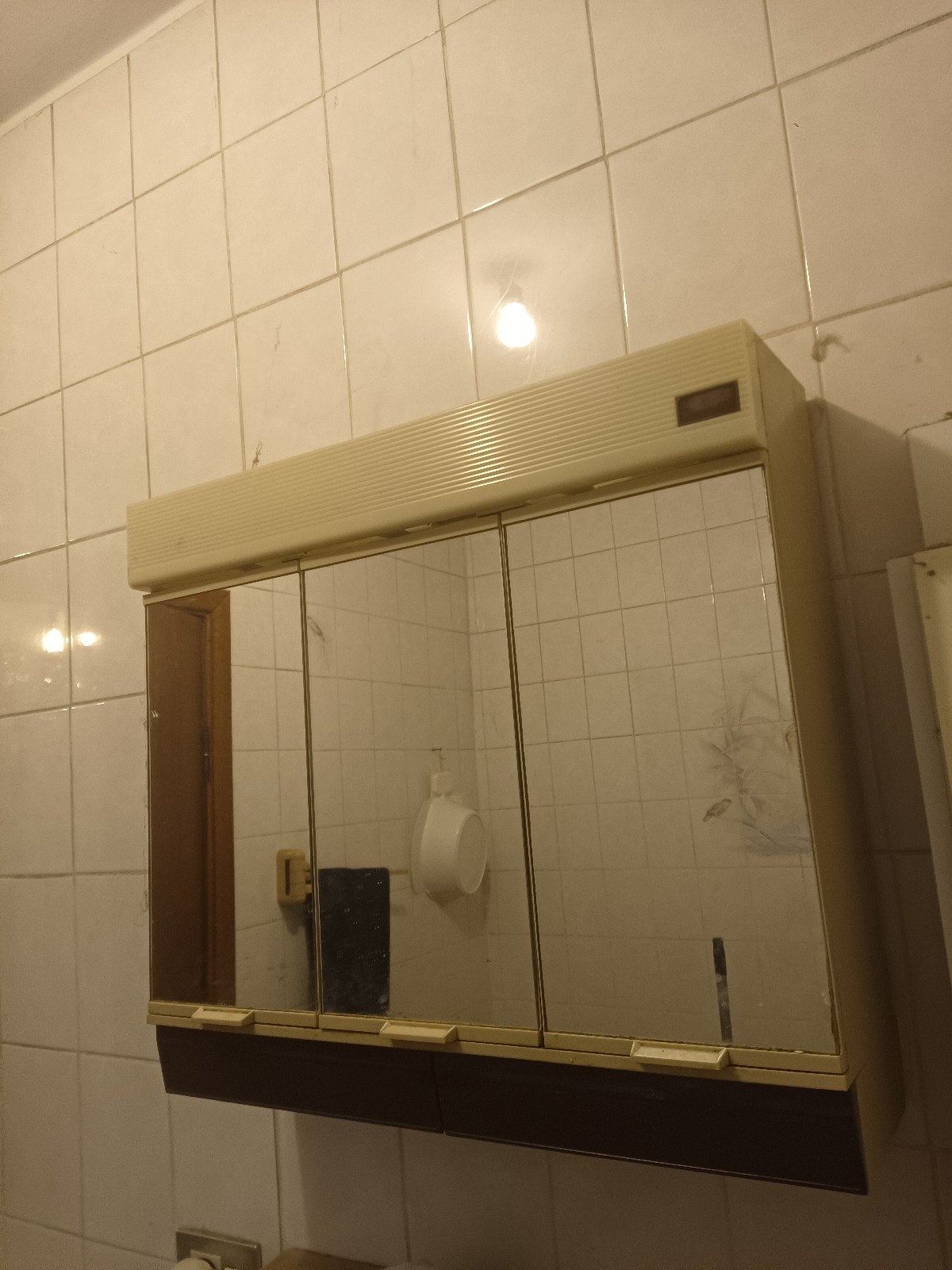 badkamer hangkastje, Ophalen