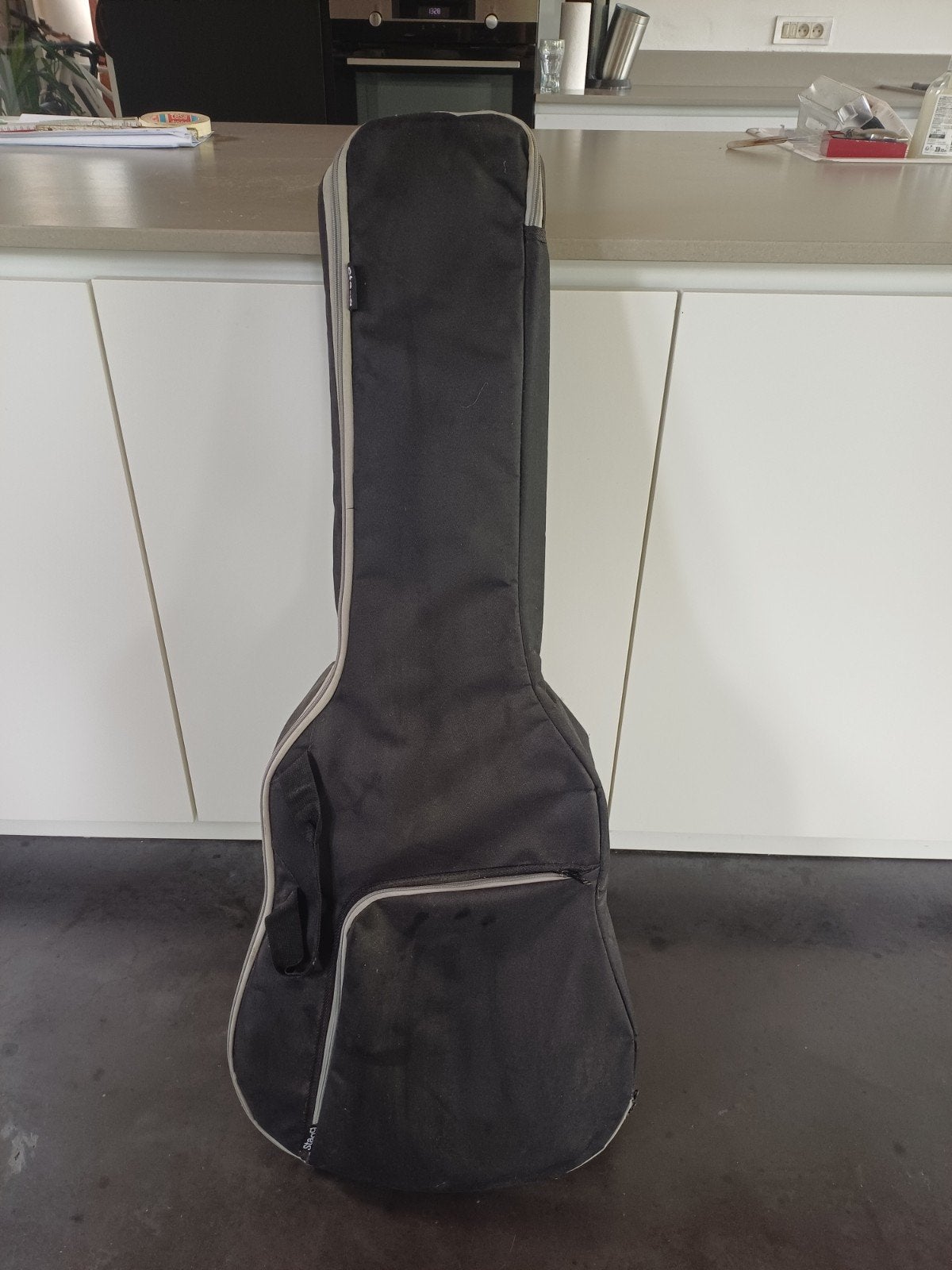 Akoestische gitaar, standaard en zak, Muziek en Instrumenten, Ophalen, Gitaar