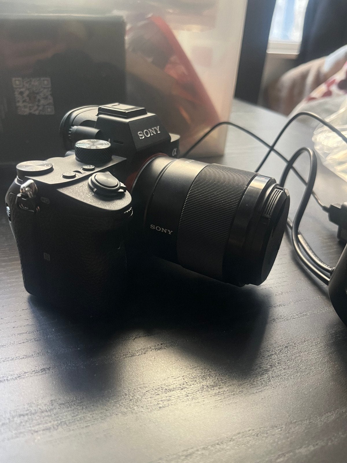sony A7 III + sony AF 35mm F1.8 - état pratiquement neuf, Enlèvement ou Envoi, Sony