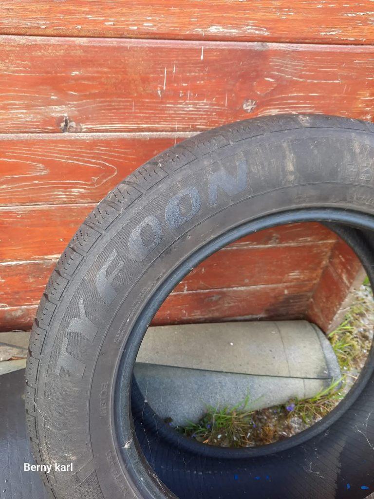 Tyfoon 4-seizoenenband, Auto-onderdelen, Banden en Velgen, Ophalen, 18 inch, Gebruikt, 235 mm