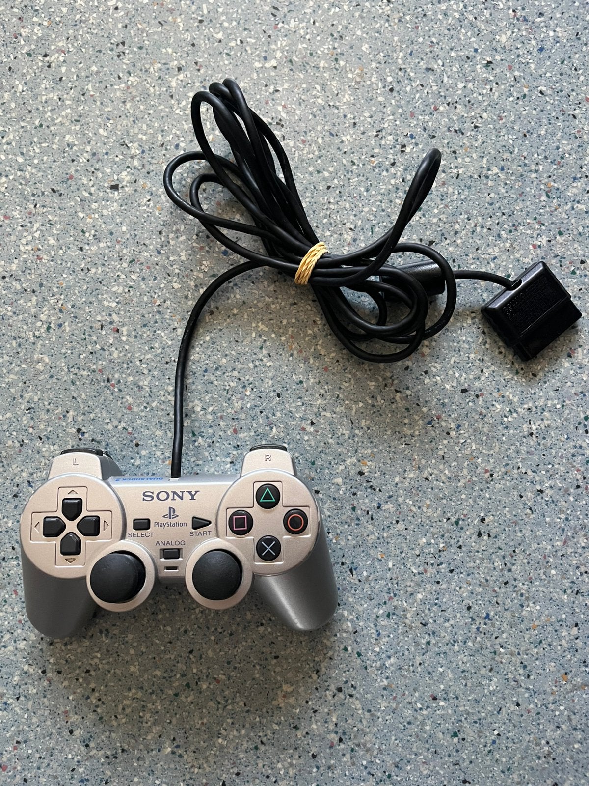 Manette PlayStation 2 Sony DualShock 2 argentée, Consoles de jeu & Jeux vidéo, Enlèvement ou Envoi, Comme neuf, PlayStation 2