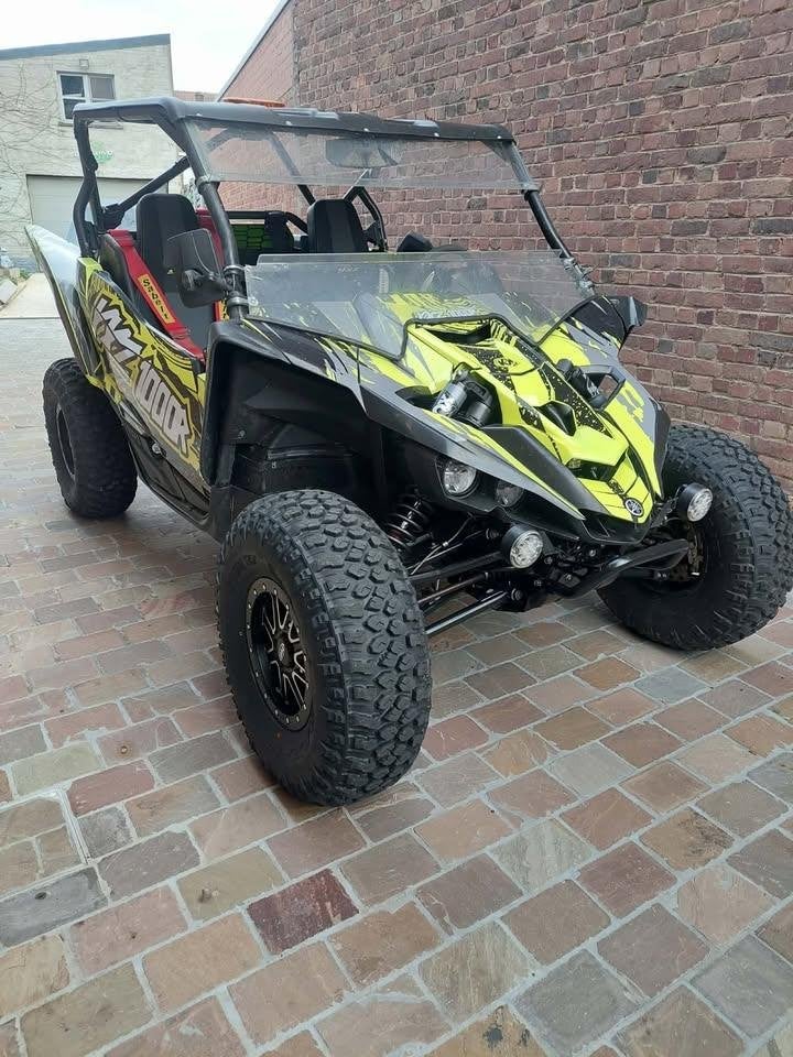 YXZ 1000R, Motos, 3 cylindres, 1000 cm³