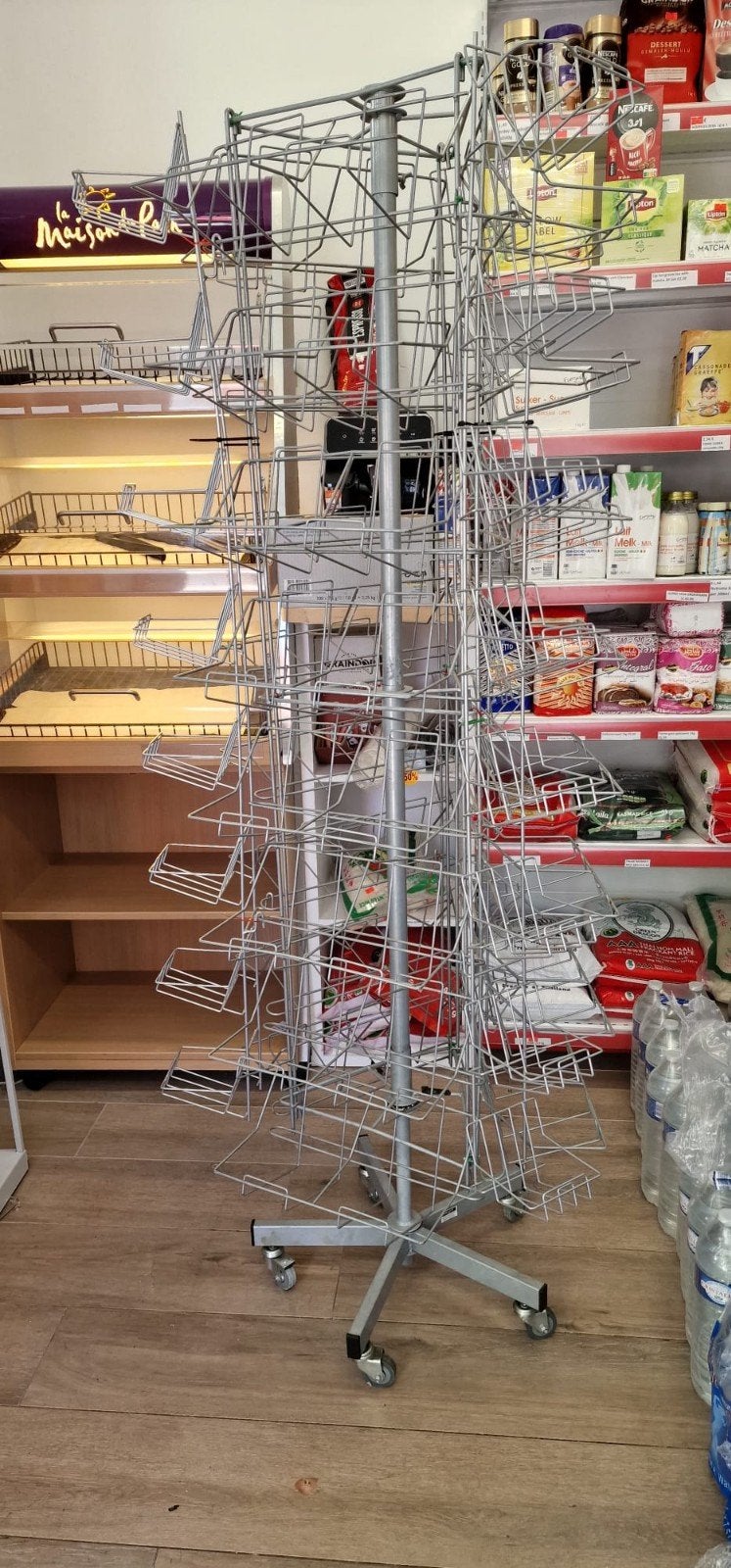 Draaibare metalen winkeldisplay / presentatierek met wielen, Ophalen