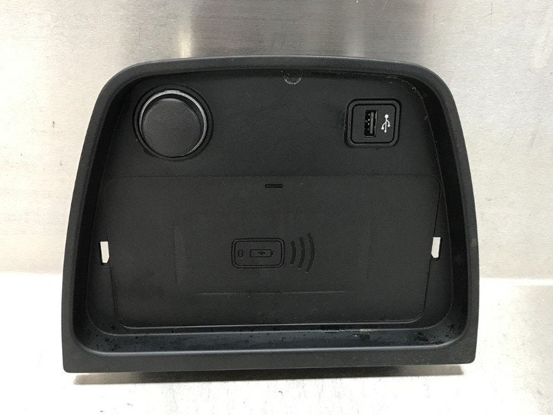 CHARGEUR DE TELEPHONE A INDUCTION (|17343810|6992204|), Toyota Deutschland GmbH, Utilisé, Kundenbetreuung@toyota.de, Toyota-Allee 2
50858  Köln, DE