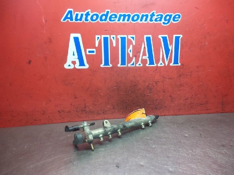 RAMPE D'INJECTION Opel Corsa C (F08 / 68) (01-2000/12-2009), Opel, Opel Automobile GmbH, Utilisé, Kontakt-opel@opel.com