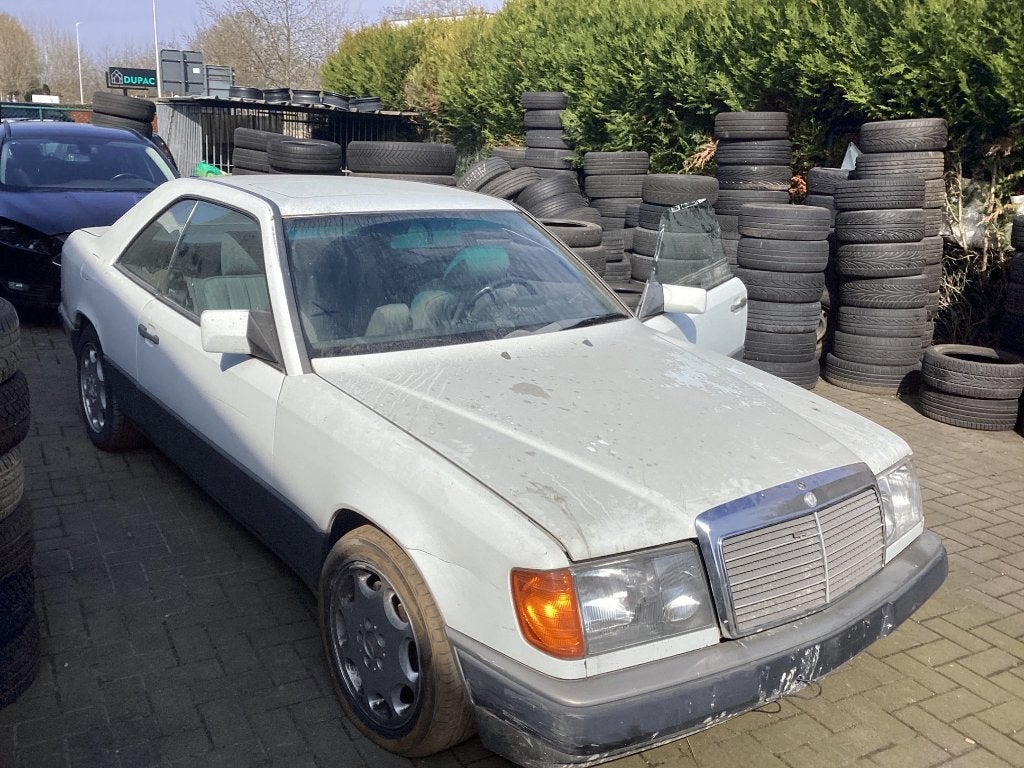 Mercedes 300ce. Oldtimer, Auto's, 4 zetels, 2993 cc, Wit, Mercedes-Benz