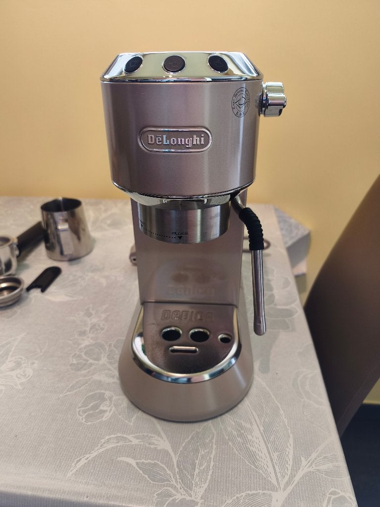 De'Longhi Dedica EC 885 BG, Electroménager, Machine à espresso, Réservoir d'eau amovible, Enlèvement, Utilisé