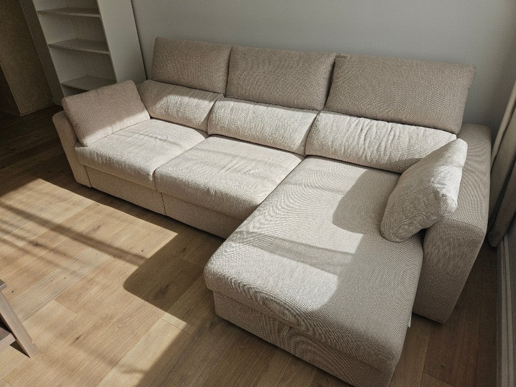 Grand siège d'angle/canapé-lit beige avec chaise longue, Quatre personnes ou plus, Comme neuf, Enlèvement, Modern