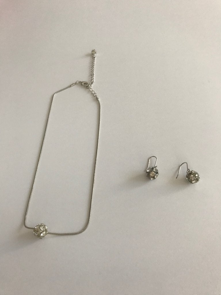 Ketting en bijpassende oorringen, Handtassen en Accessoires, Overige materialen, Ophalen of Verzenden, Zo goed als nieuw, Zilver