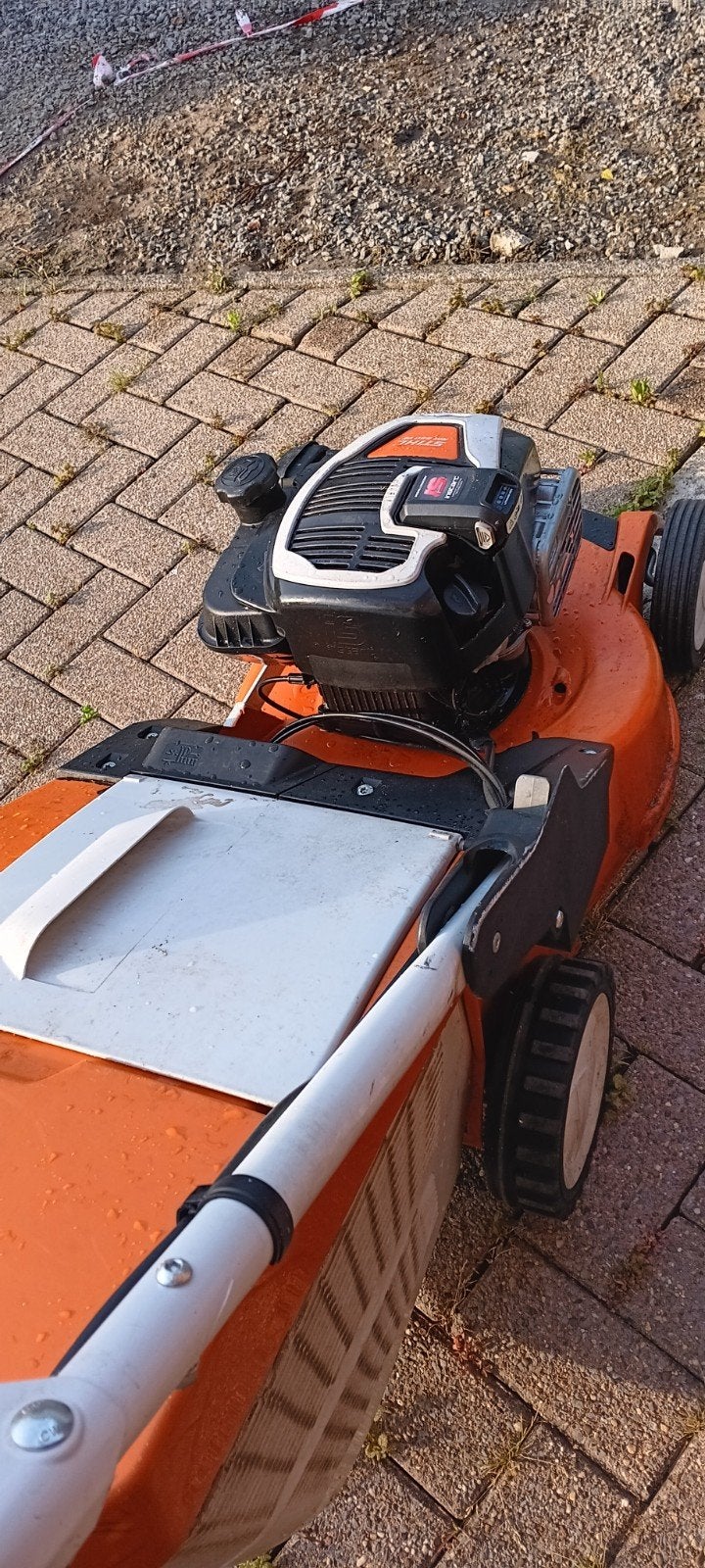 Benzinegrasmaaier stihl. Wit en oranje, Tuin en Terras, Ophalen