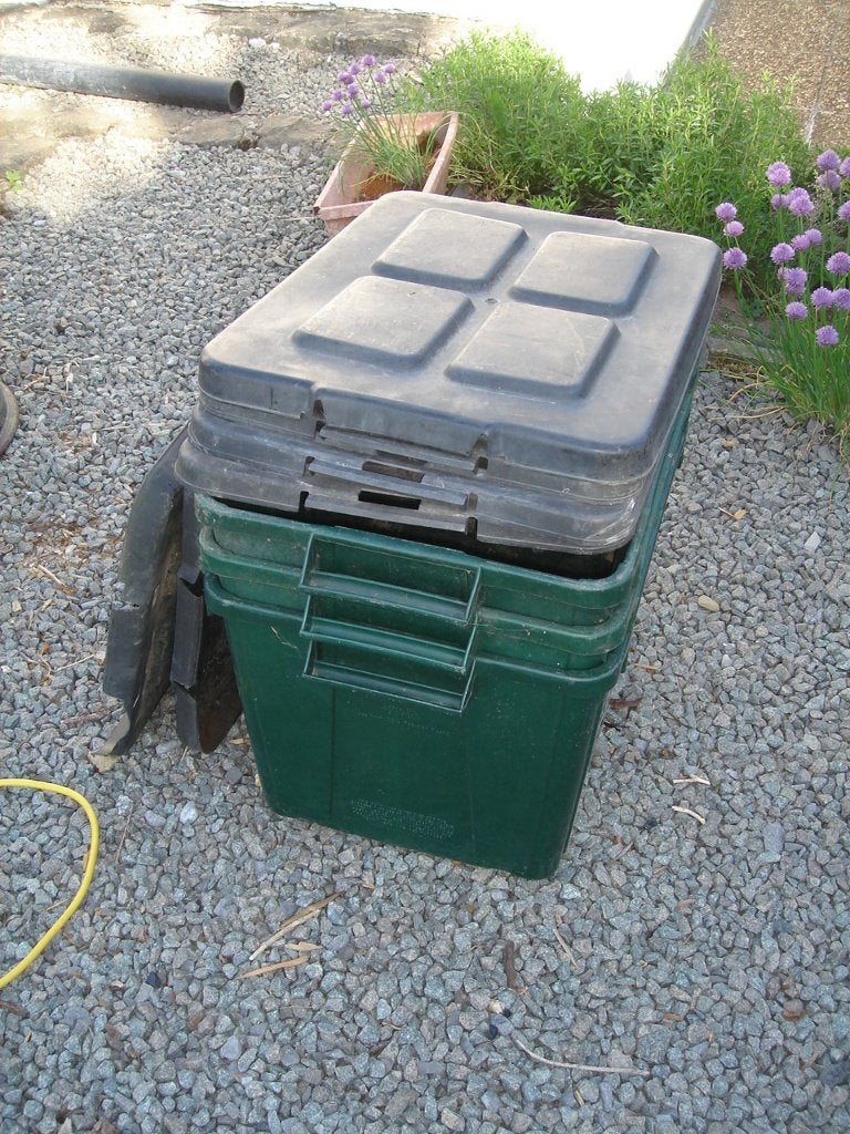 ROBUSTES BACS À DÉCHETS JARDIN AVEC POIGNÉES ET COUVERCLES, Enlèvement, Utilisé, Synthétique