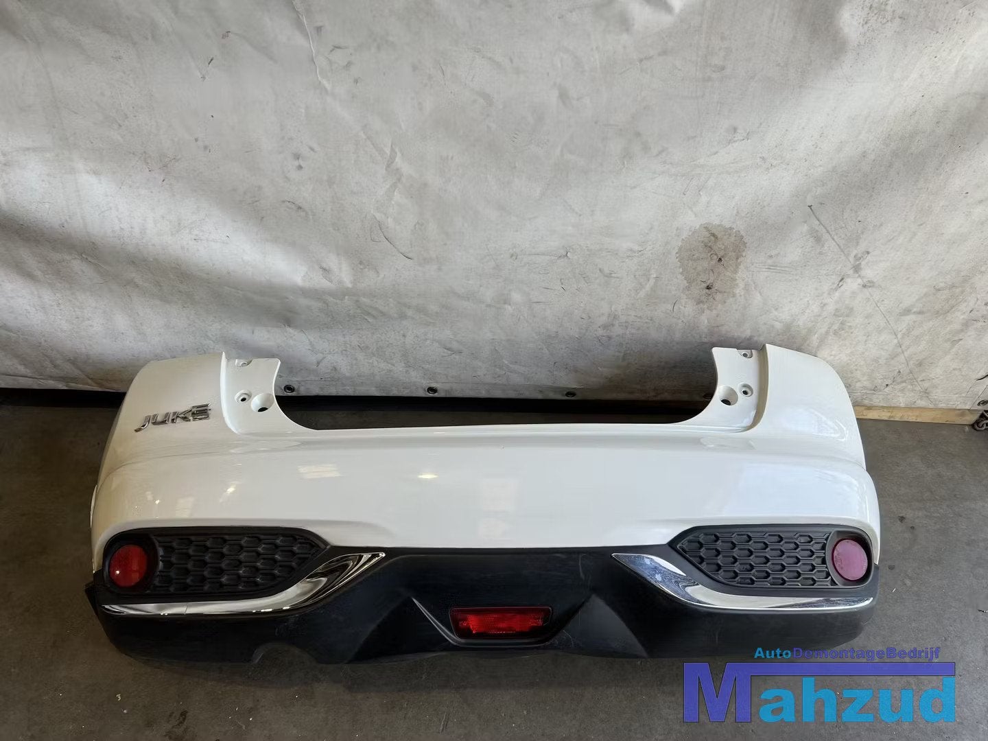 NISSAN JUKE F15 wit chrome sport achterbumper 2010-2019, Takashima 1-chome 1-1
220-8686  Yokohama, Achter, Bumper, NISSAN_SR@mail.nissan.co.jp