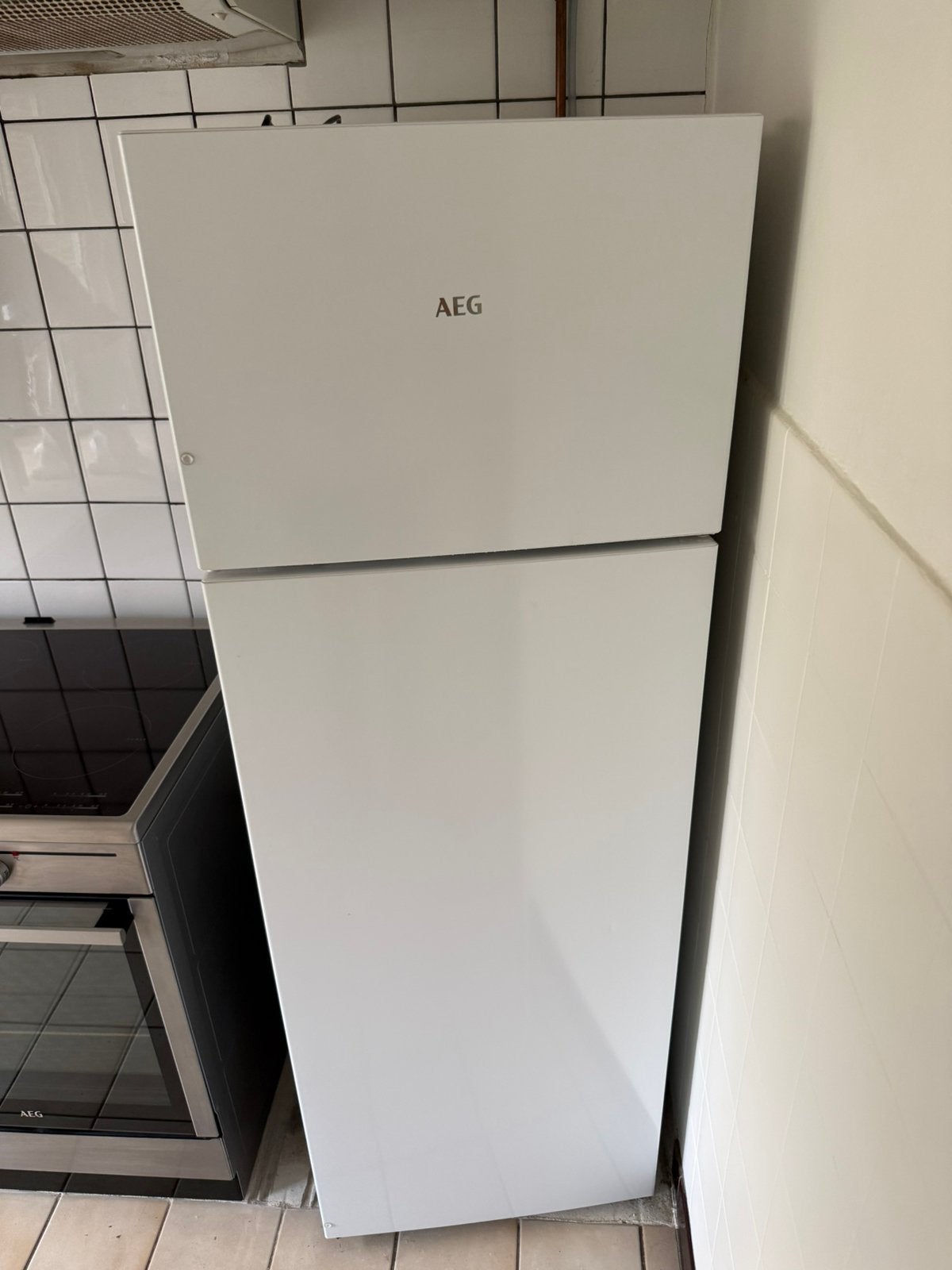 Koelkast AEG, 200 litres ou plus, Enlèvement, Comme neuf, Avec congélateur séparé