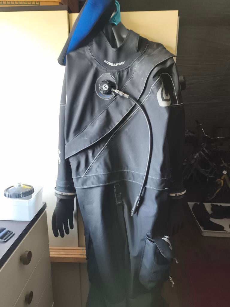 Droogpak duiken, Ophalen