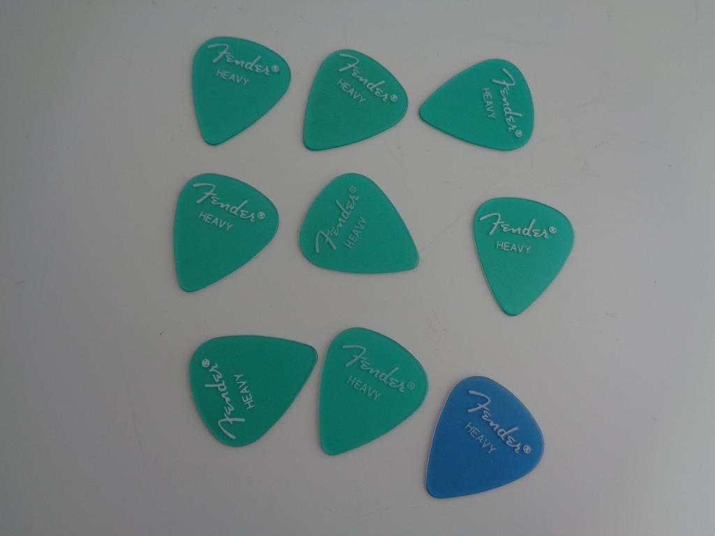 Médiators Fender HEAVY Vert / bleu 2,6 X 3 cm. 9 pièces, Musique & Instruments, Instruments | Accessoires, Enlèvement ou Envoi