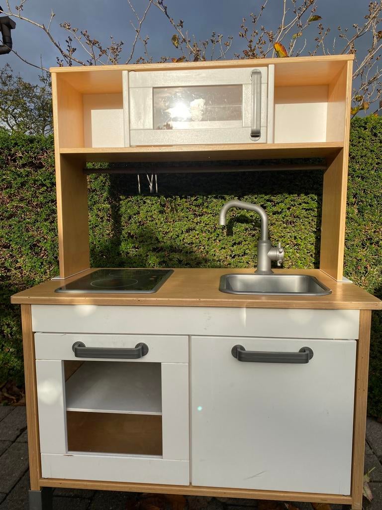 Ikeakeukentje + accesoires (bekers, potjes, borden, …), Enlèvement, Utilisé, Bois, Jouer à la cuisine