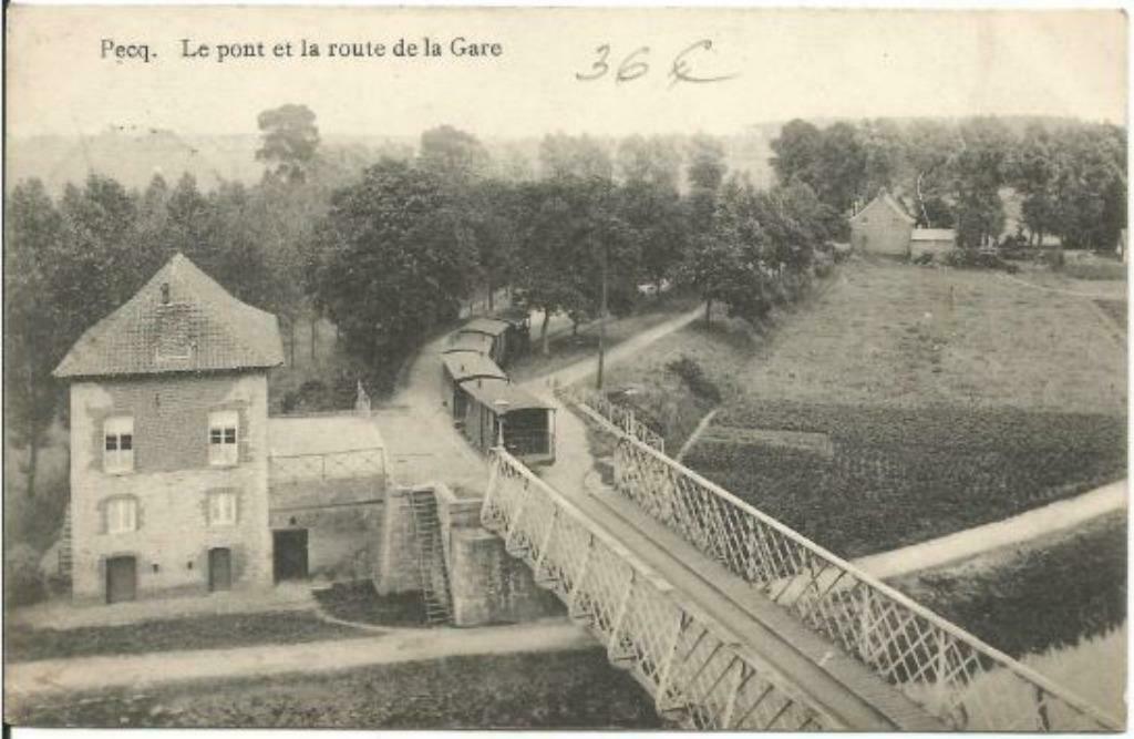 Carte Postale Pecq Le pont et la route de la gare avec train, Ophalen of Verzenden, Voor 1920, Gelopen, Henegouwen