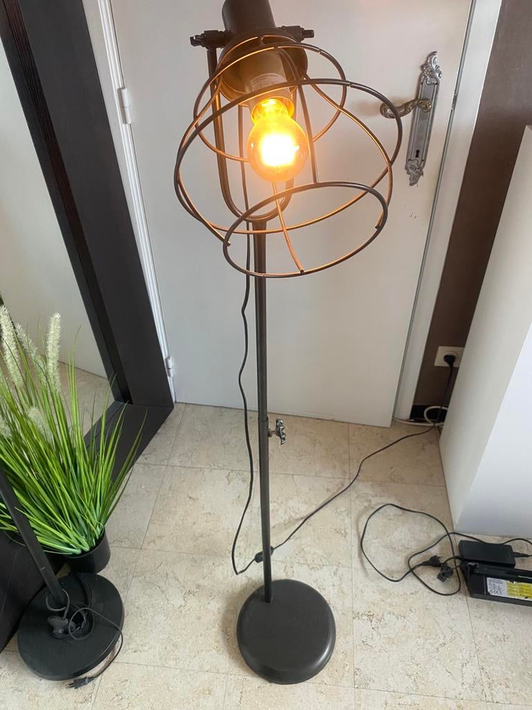 Lampen vloerlamp +led verlichting  140cm, Huis en Inrichting, Lampen | Vloerlampen, Verzenden, Zo goed als nieuw
