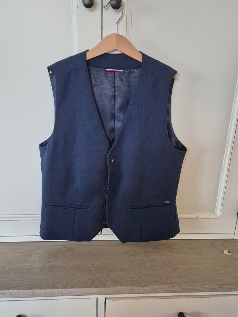 Ondervest Tommy Hilfiger, Ophalen