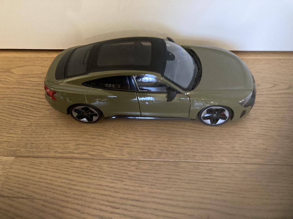 schaalmodel 1:18 Audi RS e-tron GT, Ophalen, Zo goed als nieuw, Auto, Burago