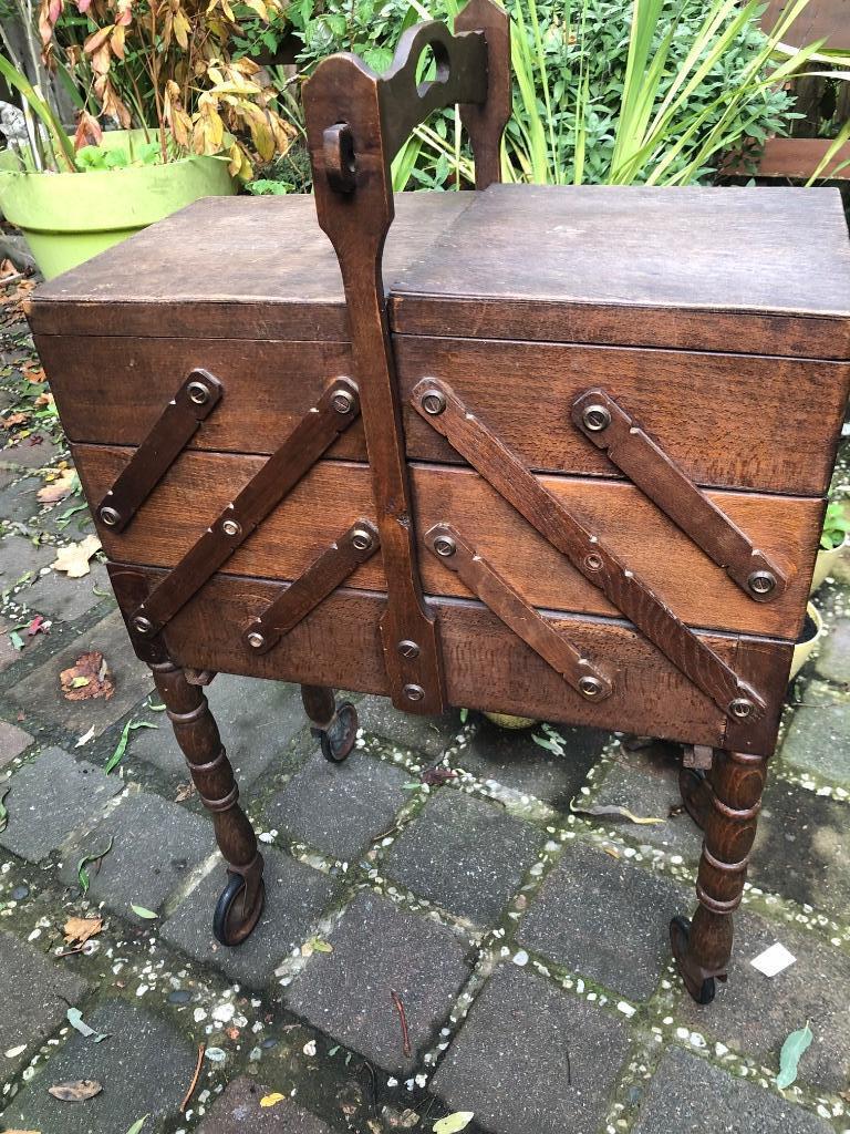 Antieke naaikast op wielen, Ophalen of Verzenden