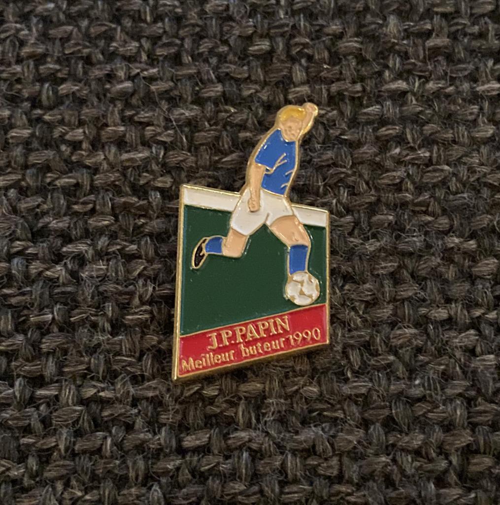 PIN - JEAN-PIERRE PAPIN - VOETBAL - FOOT - FOOTBALL, Envoi, Utilisé, Sport, Insigne ou Pin's