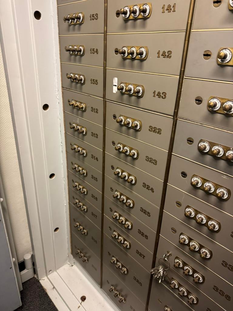 Bank kluizen, Ophalen of Verzenden, Zo goed als nieuw