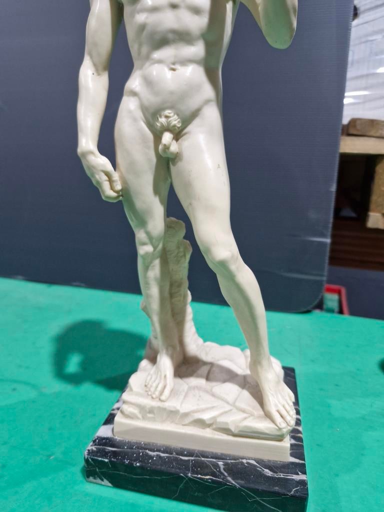 Keramisch beeld David Machelangelo met marmeren voet, Antiek en Kunst, Ophalen