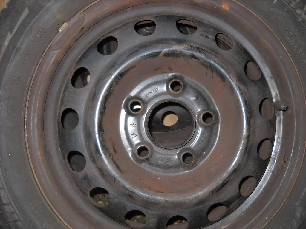 2 R.neige 15" KIA /HYUNDAI 185/65R15 et 1pneu été 185/60/14, Autos : Pièces & Accessoires, Enlèvement ou Envoi, Pneus hiver, Pneu(s)