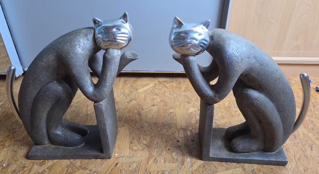 2 betonnen boeksteun katten, Ophalen