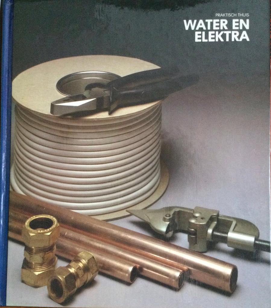 Praktisch thuis - water en elektriciteit, Boeken, Ophalen of Verzenden, Zo goed als nieuw