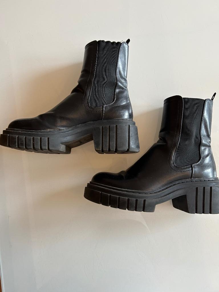 Stradivarius laarsjes maat 39, Kleding | Dames, Schoenen, Verzenden, Zwart, Lage of Enkellaarzen, Stradivarius