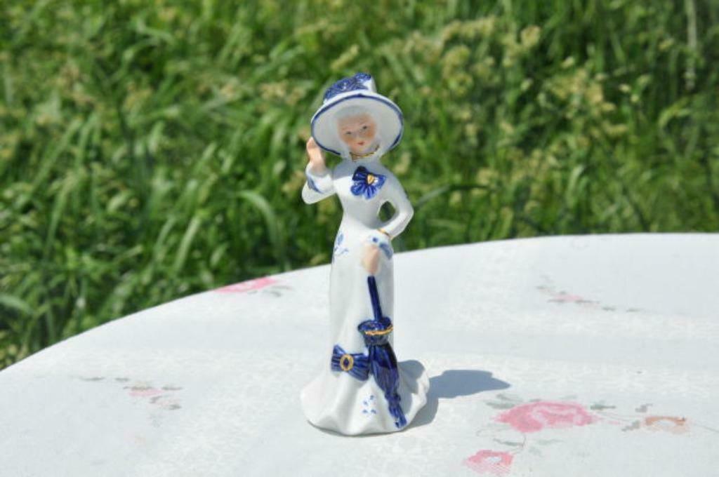 §  statuette femme au chapeau cappodimonte, Enlèvement ou Envoi