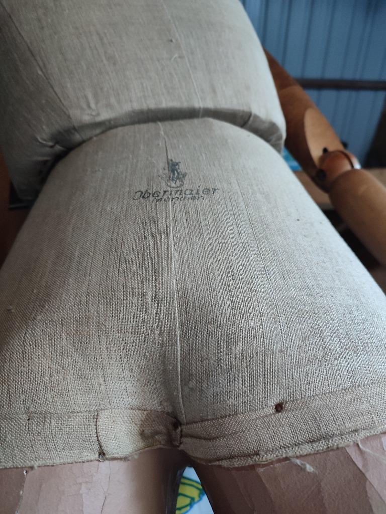 Ancien mannequin avec bras en bois, Enlèvement