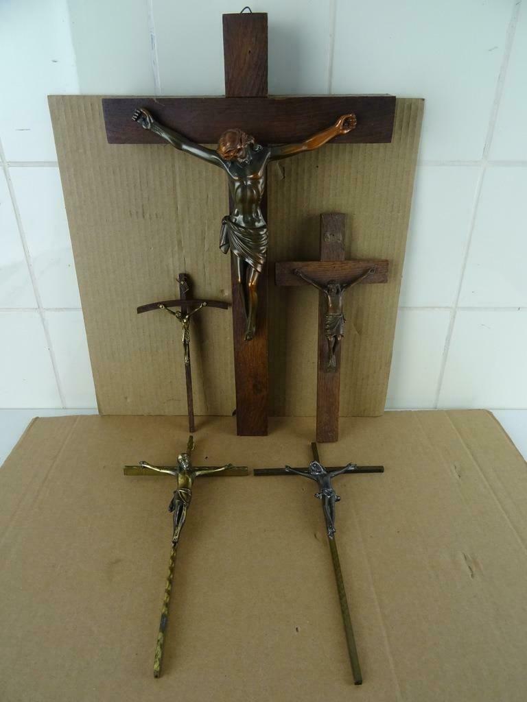 Crucifix croix antique 5x crucifix antique 9 euros chacune, Enlèvement ou Envoi