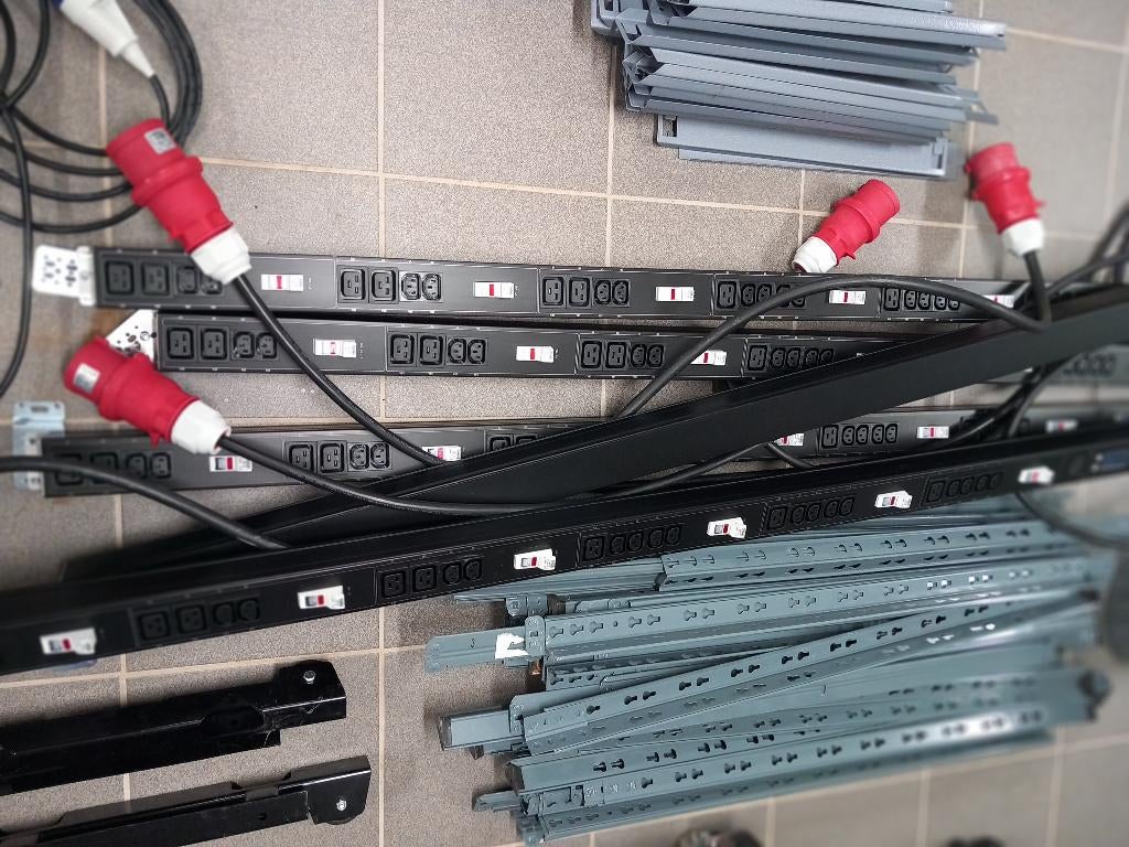Bloc multiprise PDU IT, Ophalen, Gebruikt