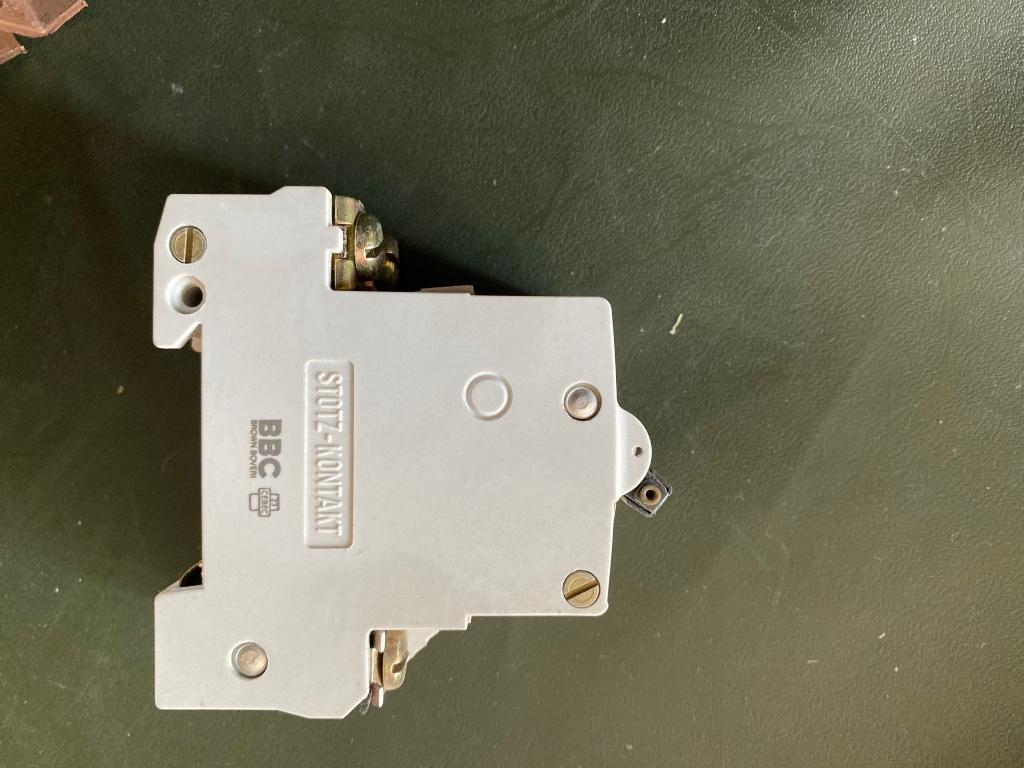 Oude zekeringen / automaten BBC (Brown Boveri), Doe-het-zelf en Bouw, Ophalen of Verzenden, Gebruikt