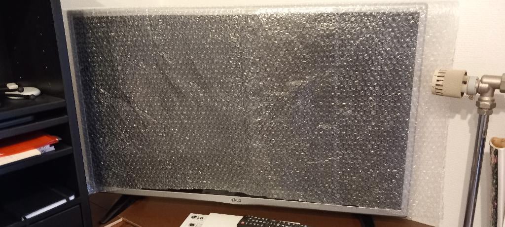 TV   HD LCD LED   LG 32" (80cm), LED, 60 à 80 cm, HD Ready (720p), Comme neuf