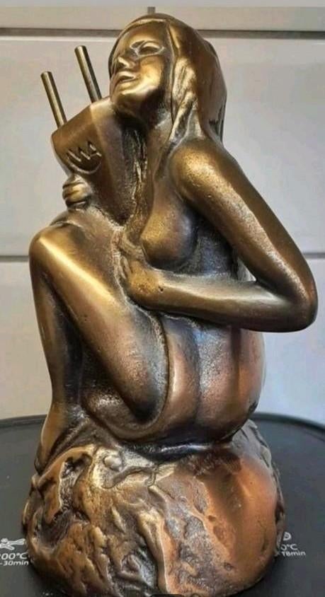 Statue érotique en bronze signée, Enlèvement ou Envoi