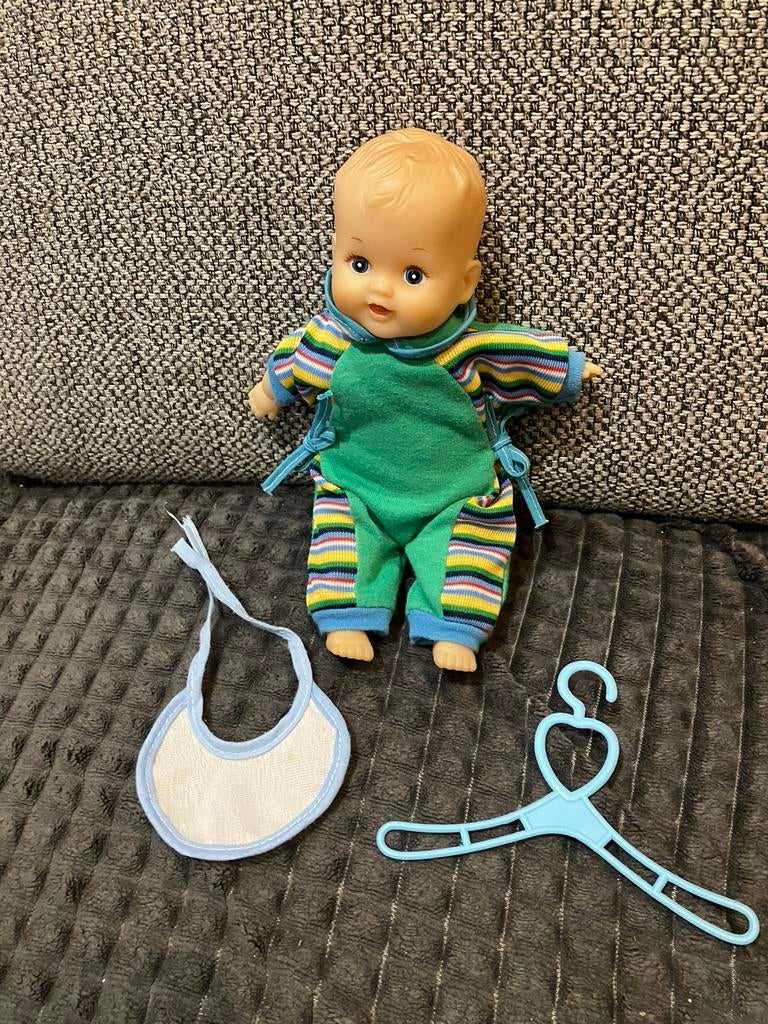 Poupée Nicotoy 21 cm avec bavoir et porte-vêtements, Enlèvement ou Envoi
