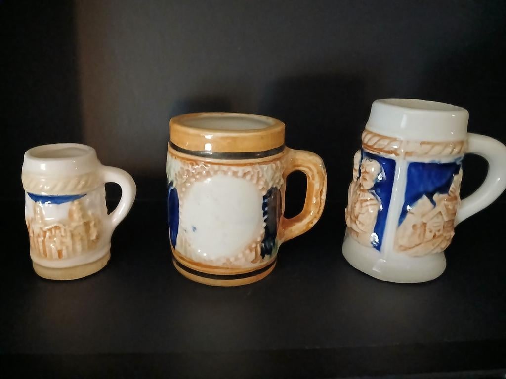 3 magnifiques chopes à bière miniatures de 5 et 10 cm, Antiquités & Art, Enlèvement ou Envoi