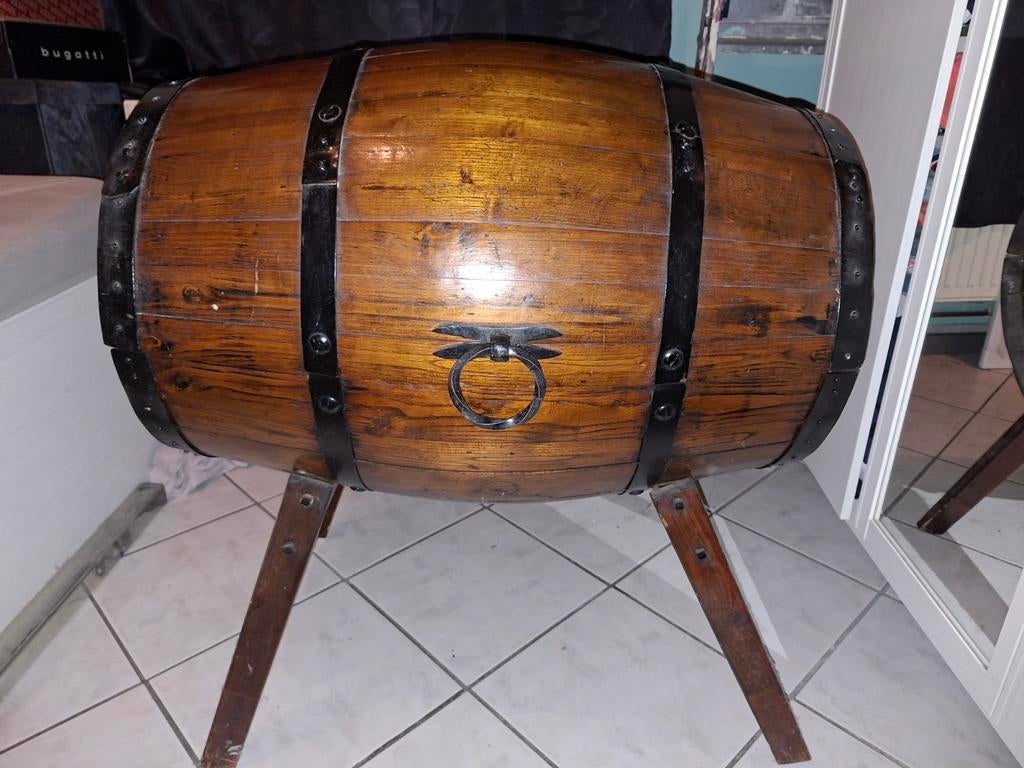 Beau tonneau en bois , coffre , bar où rangement, Antiquités & Art, Antiquités | Meubles | Armoires, Enlèvement