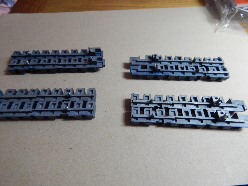 4 x 2 châssis N ou Z en métal 8,56 x 10,9 mm, Autres marques, Enlèvement ou Envoi, Wagon, Courant continu
