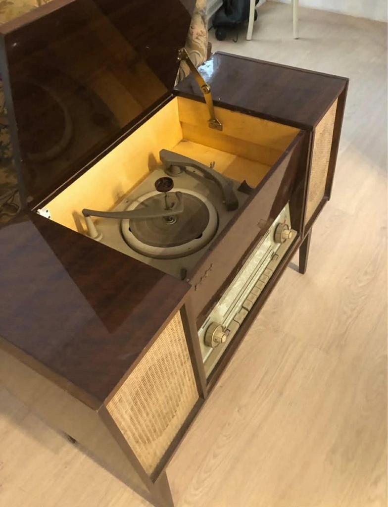 Meuble vintage radio et tourne disque, Ophalen