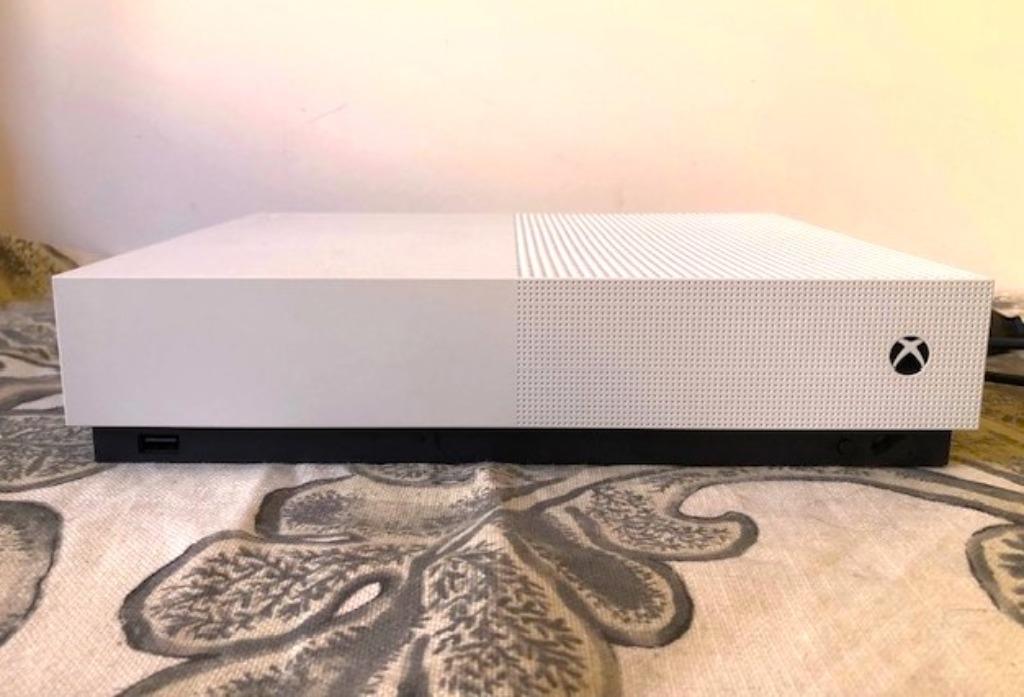 X BOX ONE S en Forza Horizon 3 Minecraft-controller, Games en Spelcomputers, Ophalen, Zo goed als nieuw, Voeding of Kabel, Xbox Series S