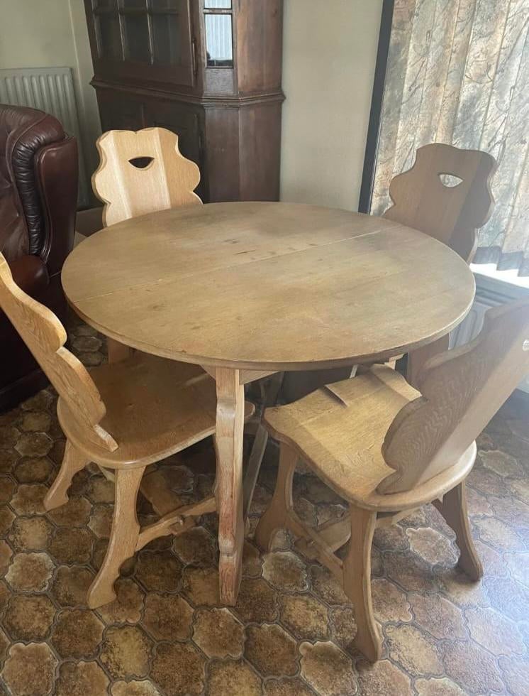 Antieke tafel met 5 stoelen. Brutalist oak dining., Ophalen, Zo goed als nieuw